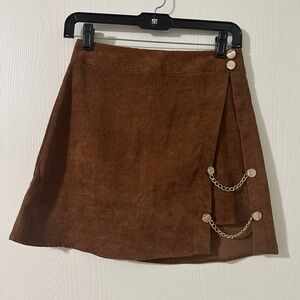 Beautiful corduroy skirt with gold details on side